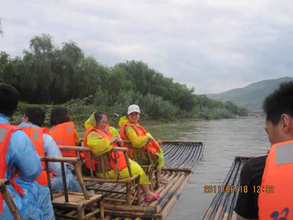 公司動態(tài)=赴浙江旅游剪影(二)-雙溪漂流.jpg