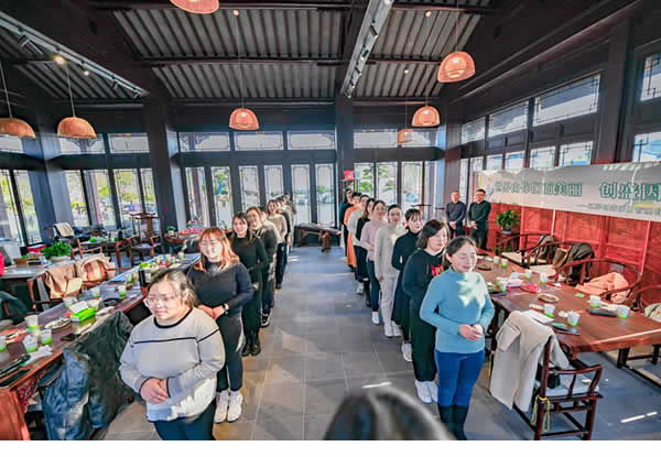 新聞=禮贏職場 魅力綻放 江蘇創(chuàng)盛慶“三八”禮儀培訓(xùn)活動，幸福開講~05.jpg
